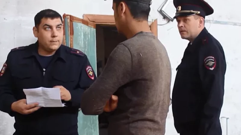 Больше 100 иностранцев проверили полицейские в ходе оперативно-профилактического рейда