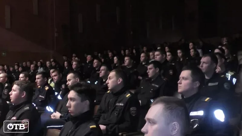 Для молодых сотрудников полиции Нижнего Тагила провели патриотическую акцию
