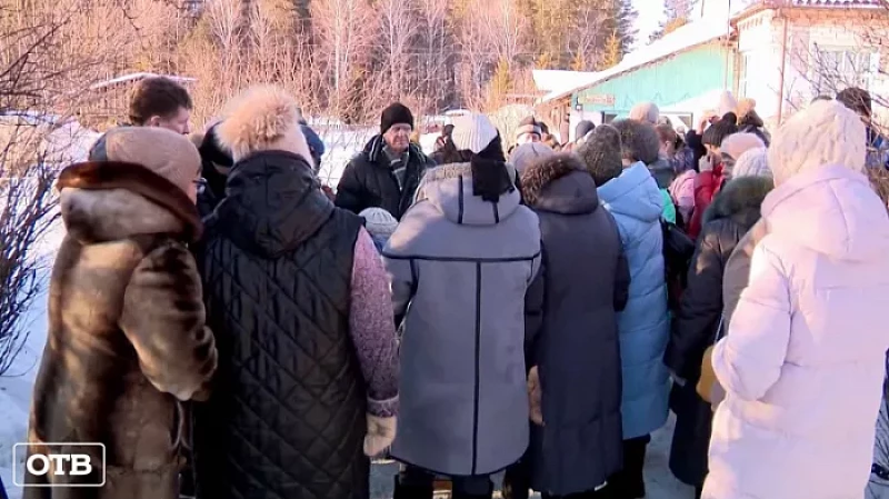 В Свердловской области простились с убитой матерью пятерых детей