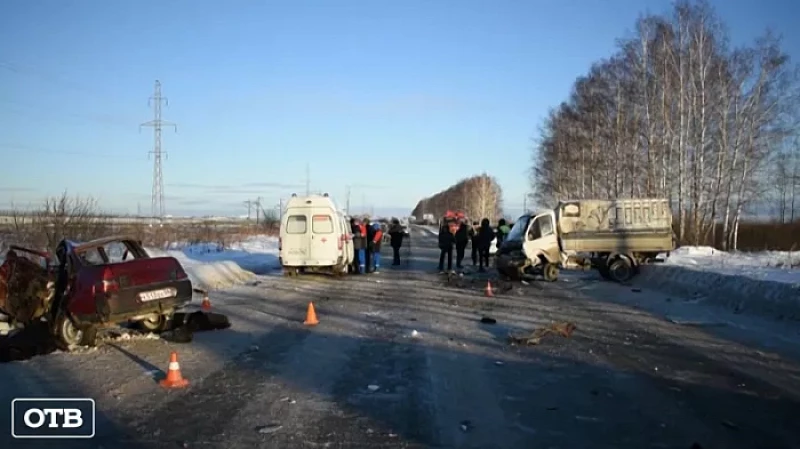 Под Нижней Салдой пассажирки не пристегнулись и вылетели из салона легковушки во время столкновения
