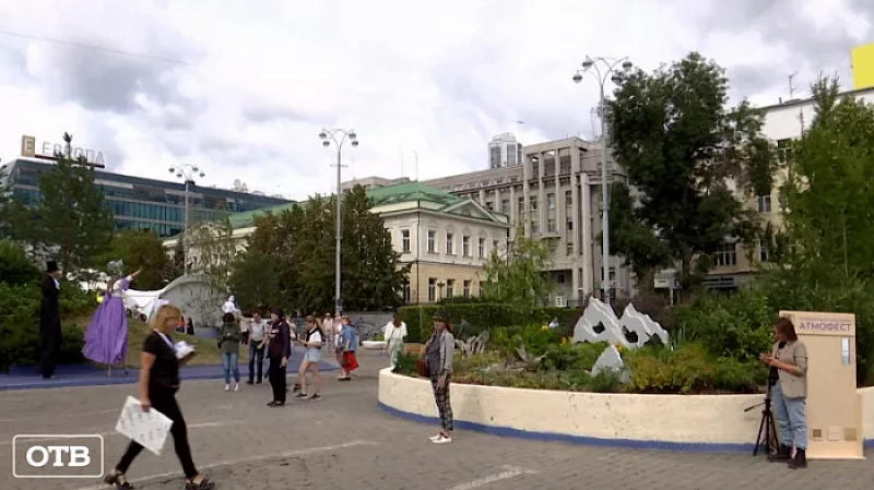 Сады, пещеры и настоящий замок появились в центре Екатеринбурга