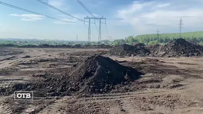 Неизвестные разворовывают земли Екатеринбурга