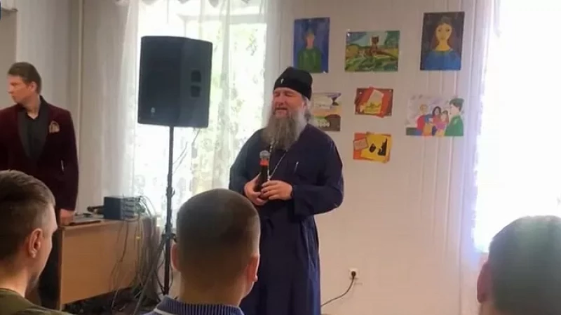 Раненных солдат навестил и поздравил митрополит Екатеринбургский и Верхотурский