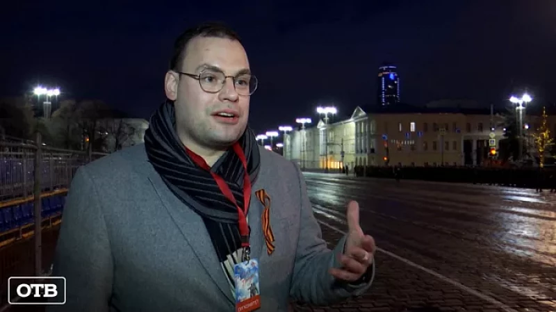 Главный голос парада Победы в Екатеринбурге рассказал о своей работе