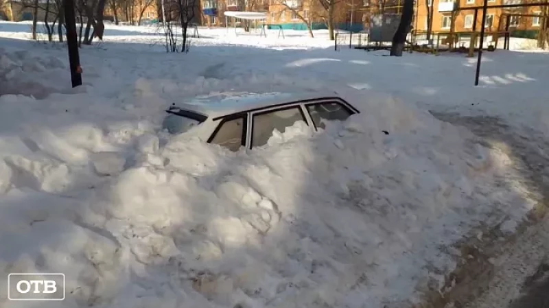 Брошенные авто: в Екатеринбурге планируют изменить правила, чтобы избавится от «подснежников»