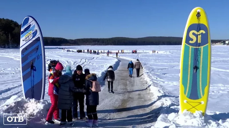 Выход на лёд разрешён: в Сысерти впервые прошли массовые катания на городском пруду