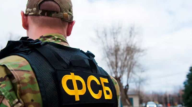 «Я считал себя анонимным»: кадры задержания подростков-лжеминёров ФСБ