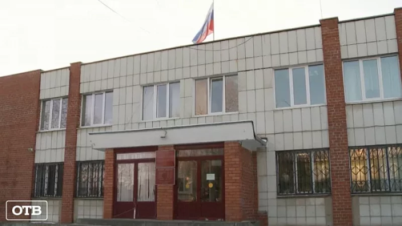 Житель Монетного поджёг чужую дачу и обронил свою банковскую карту с вещами на месте преступления