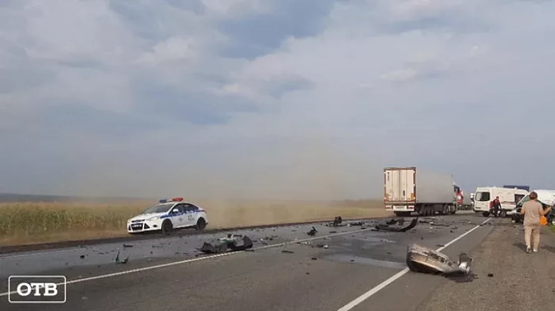 В Ачитском районе в ДТП с грузовиком погиб водитель фургона