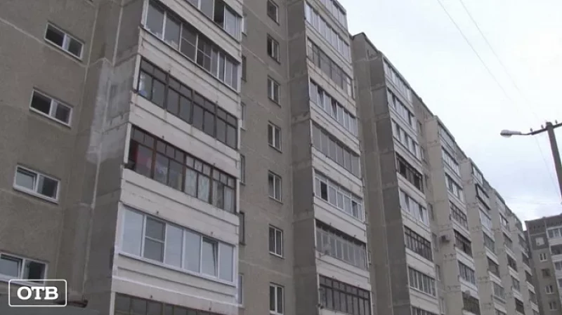 В Каменске-Уральском вандалы испортили лифты сразу в нескольких домах
