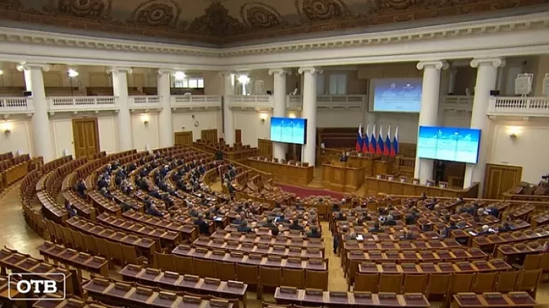 Владимир Путин призвал следить за выплатами семьям с детьми