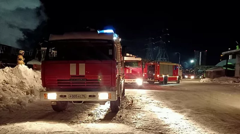 В Екатеринбурге ночью горел автосервис на Шефской, есть пострадавший