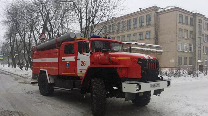 В Каменске-Уральском два ребёнка пострадали из-за пожара в школе