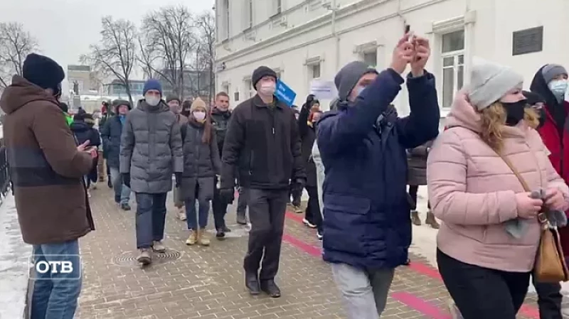 Сторонники Навального в Екатеринбурге дошли до сквера на Драме