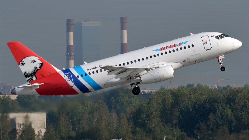 Самолет «Ямал» вернулся в Ноябрьск из-за неисправности шасси