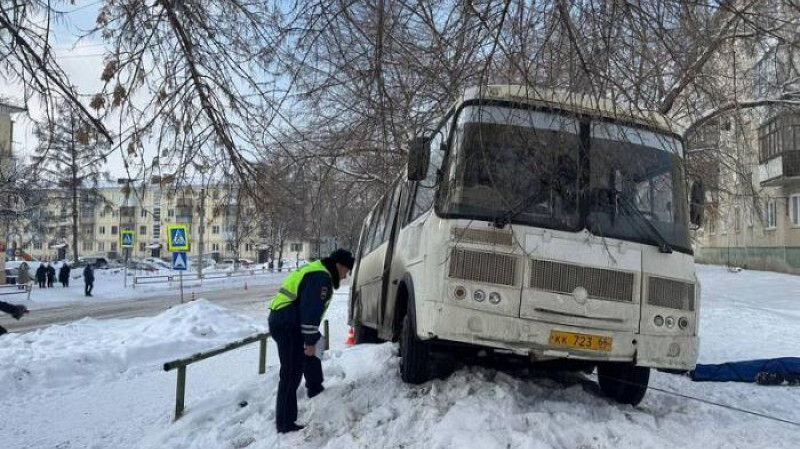 В Каменске-Уральском автобус сбил пешеходов
