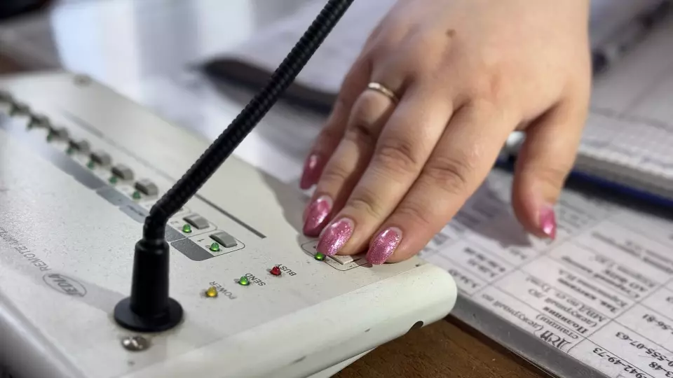 Чем занимается диктор железнодорожного вокзала?