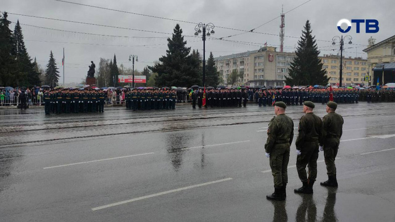 Во главе мехколонны парада Победы в Нижнем Тагиле проехал легендарный Т-34
