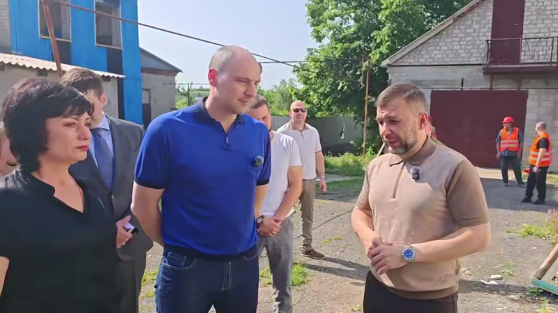 Денис Паслер и Денис Пушилин оценили восстановление объектов в Тельманово