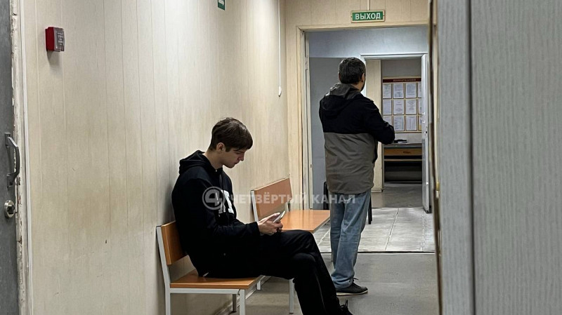В Екатеринбурге судят молодого человека за нападение на фельдшера скорой помощи