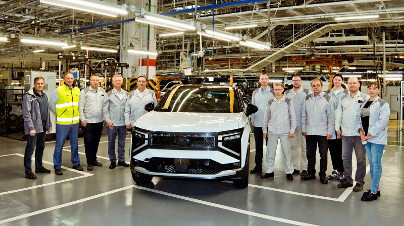 АвтоВАЗ начал конвейерную сборку кроссоверов Lada Azimut
