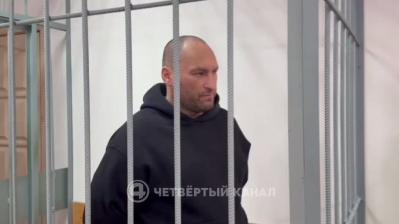 Водитель, сбивший девочку на “зебре”, подписал контракт в день ДТП