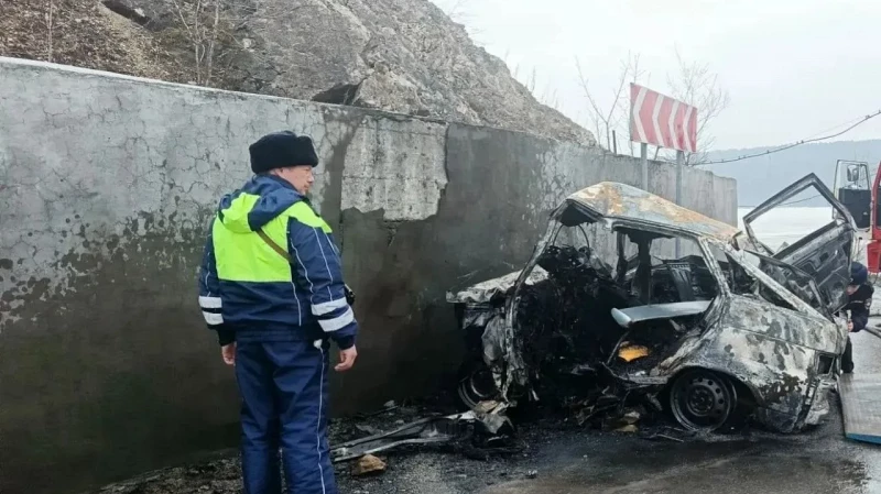 О бетонную стену разбился 18-летний уралец в Михайловске