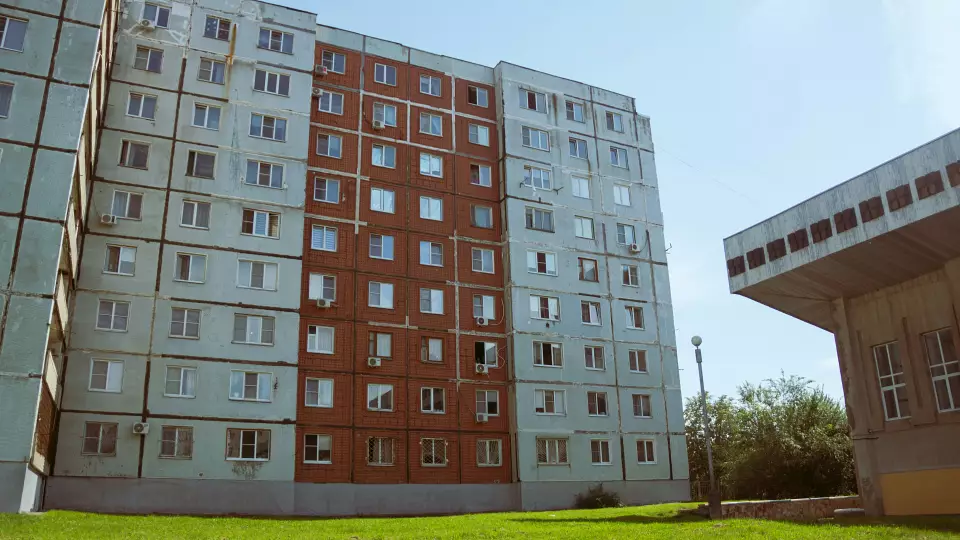 Около 7 тысяч детей-сирот из Свердловской области получат жилье в этом году