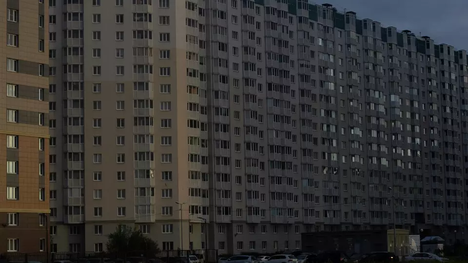 Молодая мама выпала с 24 этажа, когда мыла окна