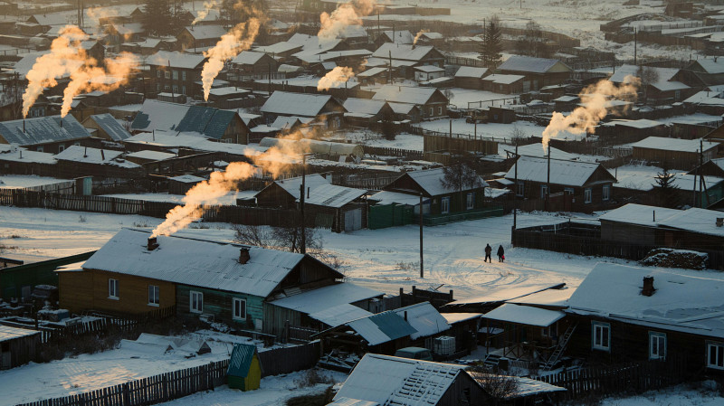 В Шайдурихе продолжают тушить огонь