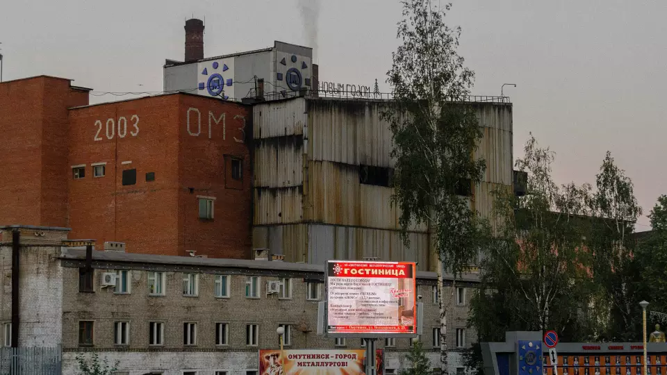 По документам – шоколад и фунчоза, по факту – сигареты и алкоголь
