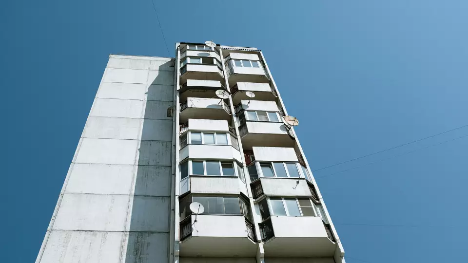 Евгений Куйвашев выделил субсидии муниципалитетам на лифты, газификацию и создание контейнерных площадок
