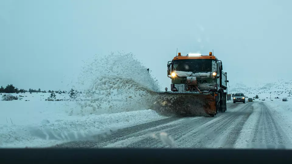 Последствия мощного снегопада в Свердловской области