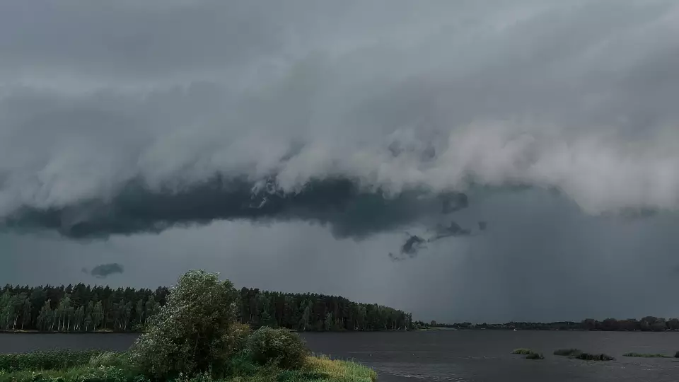 В Свердловской области продлили штормовое предупреждение на 25 октября