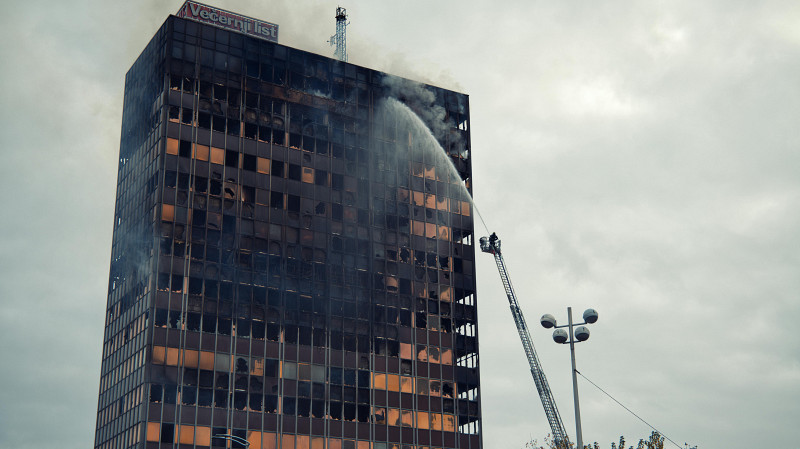 Последствия пожара на Аппаратной: жителям района рекомендуется носить респираторы