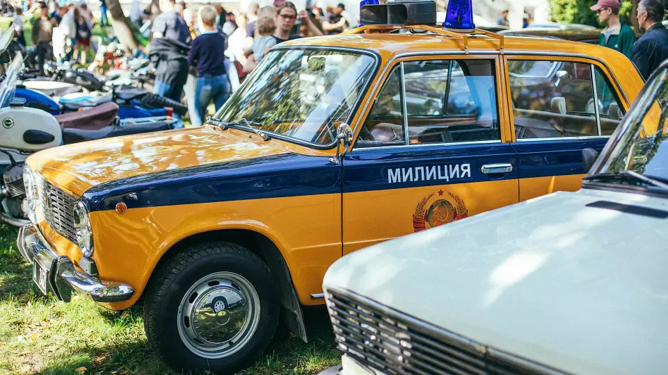 Свердловским госавтоинспекторам вручили 6 новых автомобилей