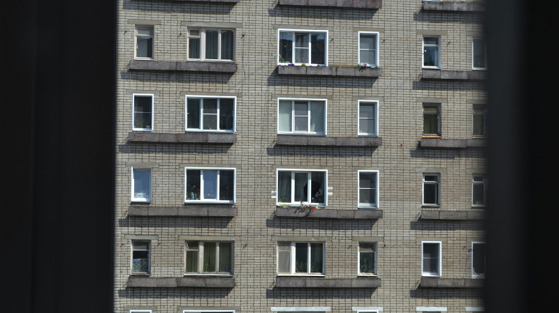 В Североуральске четырёхлетний ребёнок разбился при падении из окна