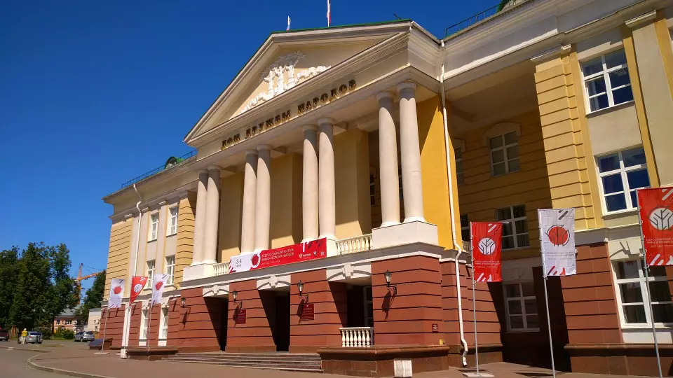 Родители прокомментировали «развратный танец» школьников в лицее №12