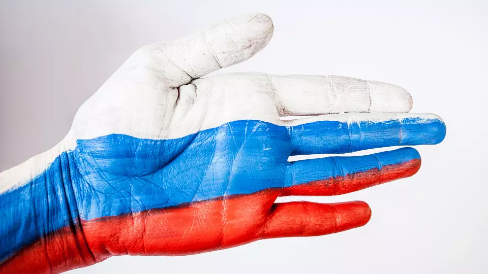 Роспотребнадзор отменил карантин для контактировавших с больными COVID-19 и перчатки