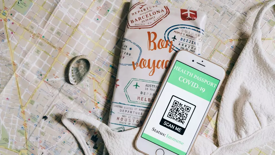 Кто будет проверять наличие QR-кодов о вакцинации в Свердловской области