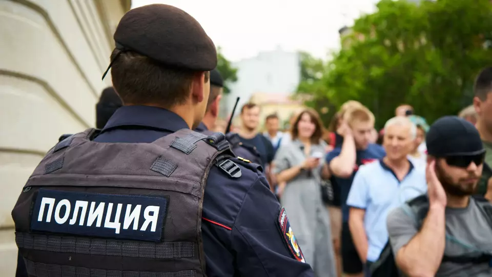 Это были учения: в школе Туринска задержали вооруженного мужчину