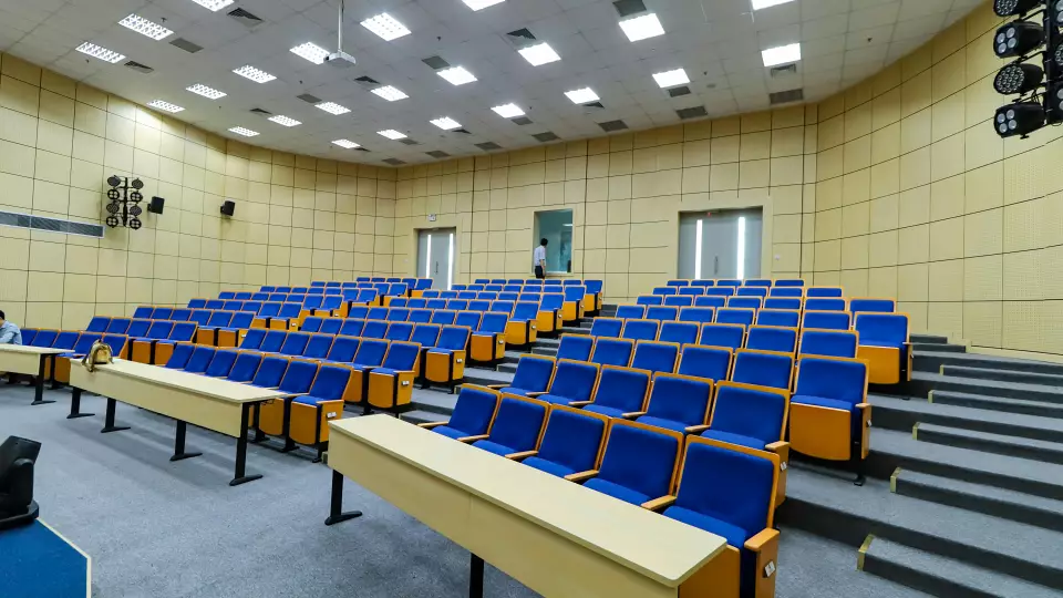 На Урале непривитых от коронавируса студентов могут перевести на дистант