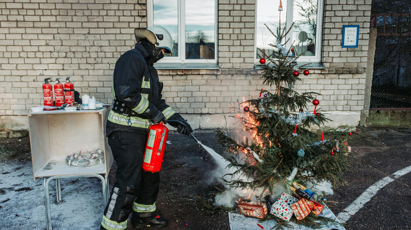 В частном секторе Екатеринбурга загорелись жилые дома
