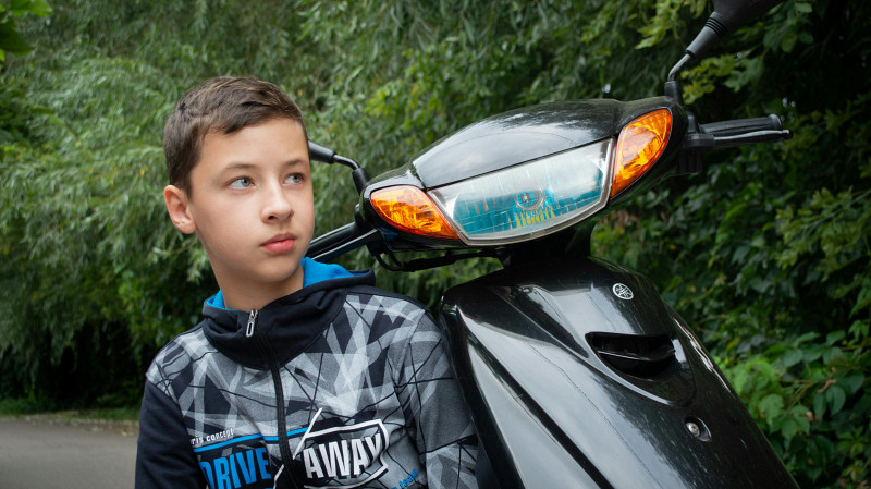 На Уралмаше 8-летний мальчик на самокате попал в ДТП