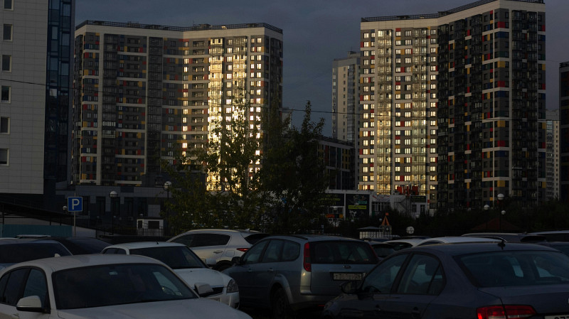 У башни «Исеть» в Екатеринбурге горели три автомобиля