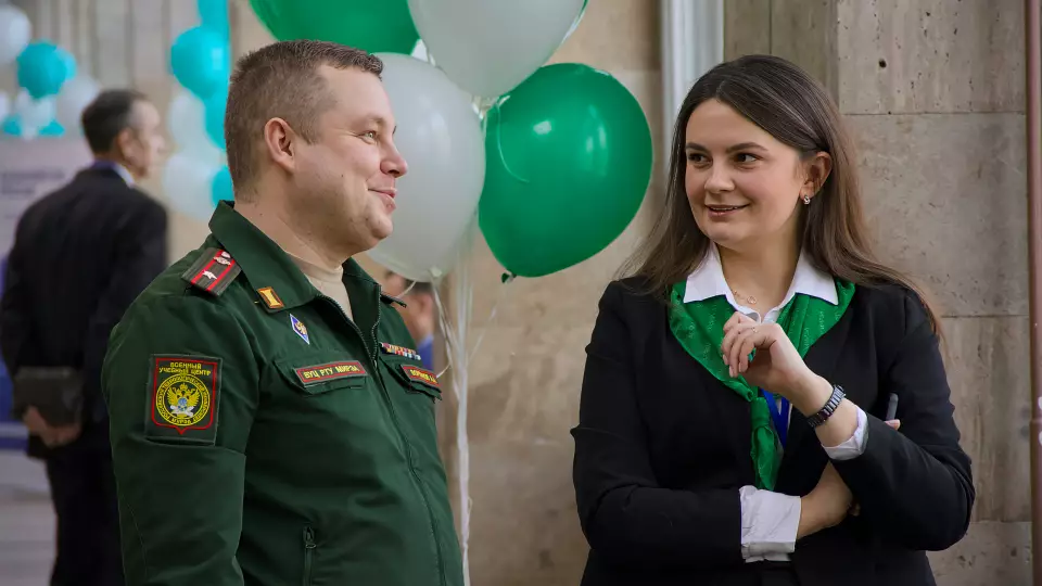 В МЧС наградили волонтеров, спасших детей в лесу