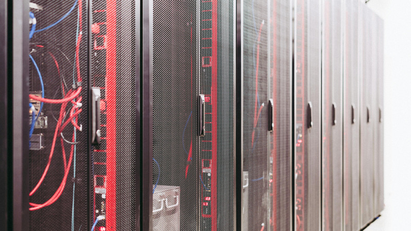 Количество DDoS-атак на ИТ и транспорт выросло в третьем квартале 2024 года