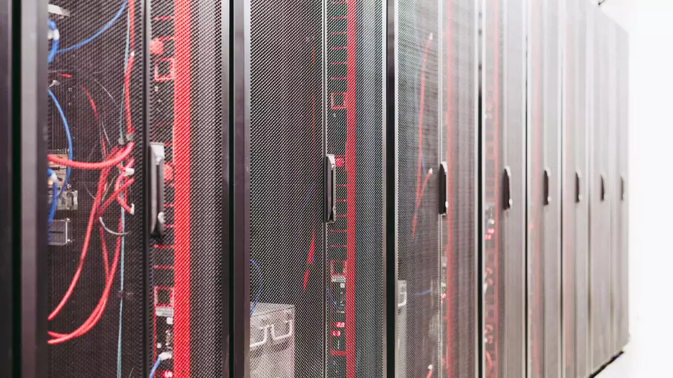 Количество DDoS-атак на ИТ и транспорт выросло в третьем квартале 2024 года