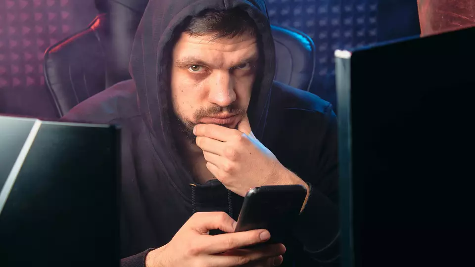 Омич потерял 52 тыс. рублей, попав на уловку мошенников
