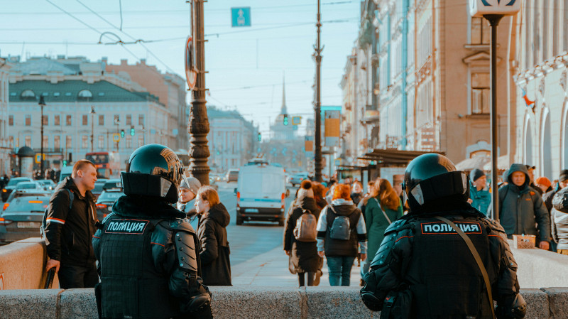 В Екатеринбурге приставы нашли алиментщицу, скрывшуюся в диване